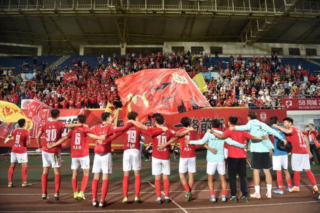 马德兴：海港队低调埋头干事，球迷不树敌，这是中超需要的（马德兴：海港低调务实，球迷不树敌——这才是中超所需）