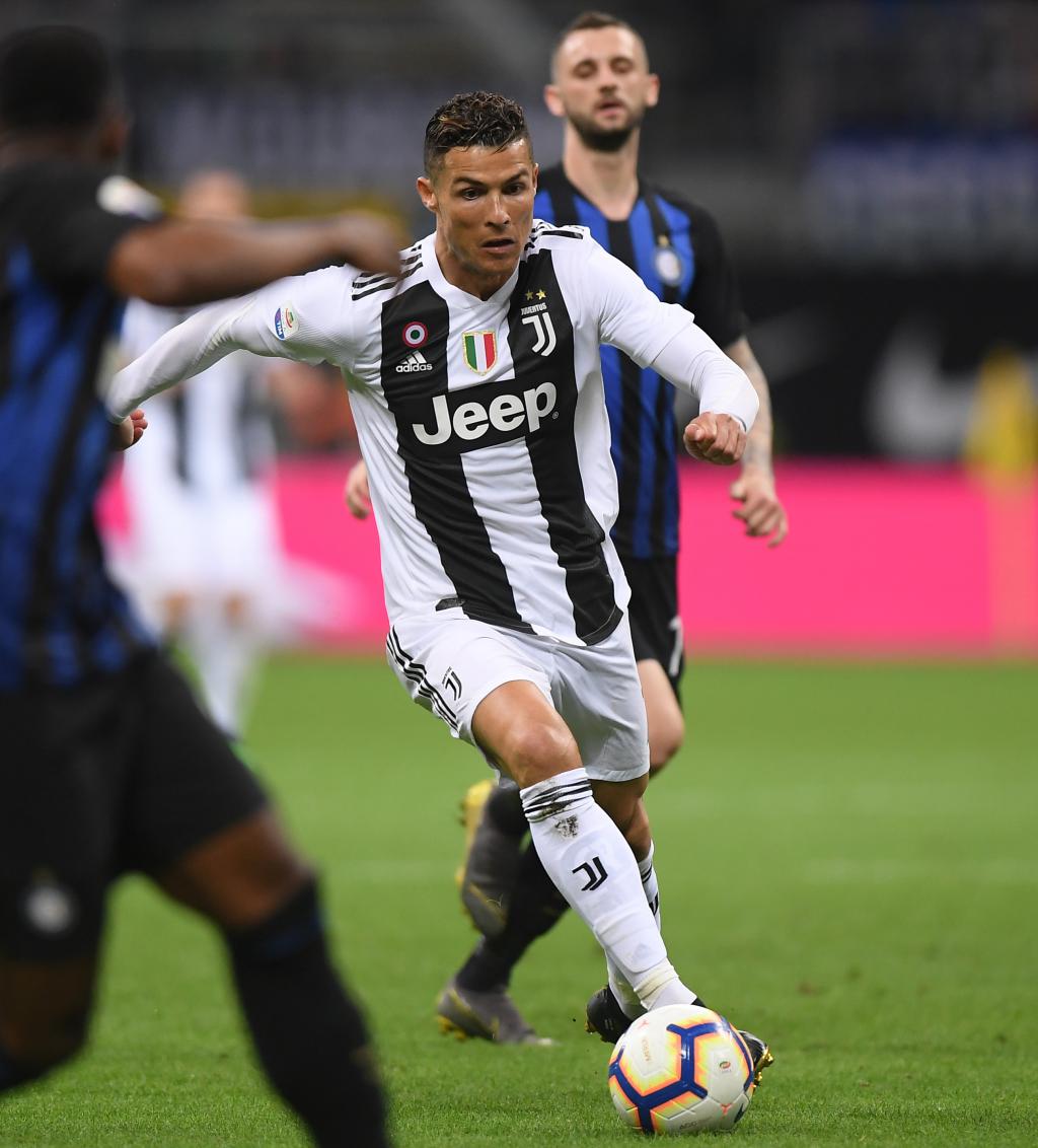 AI导盲眼镜与导盲狗亮相残特奥会，广东盲人门球队获科技助力（AI导盲眼镜与导盲犬同台亮相残特奥会，科技赋能广东盲人门球队）