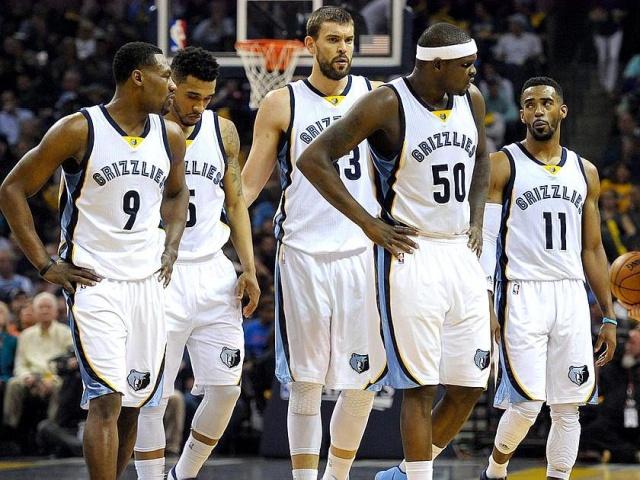 布伦森半场26分＆唐斯准两双，尼克斯17分领先猛龙（布伦森半场砍26分，唐斯准两双，尼克斯领先猛龙17分）