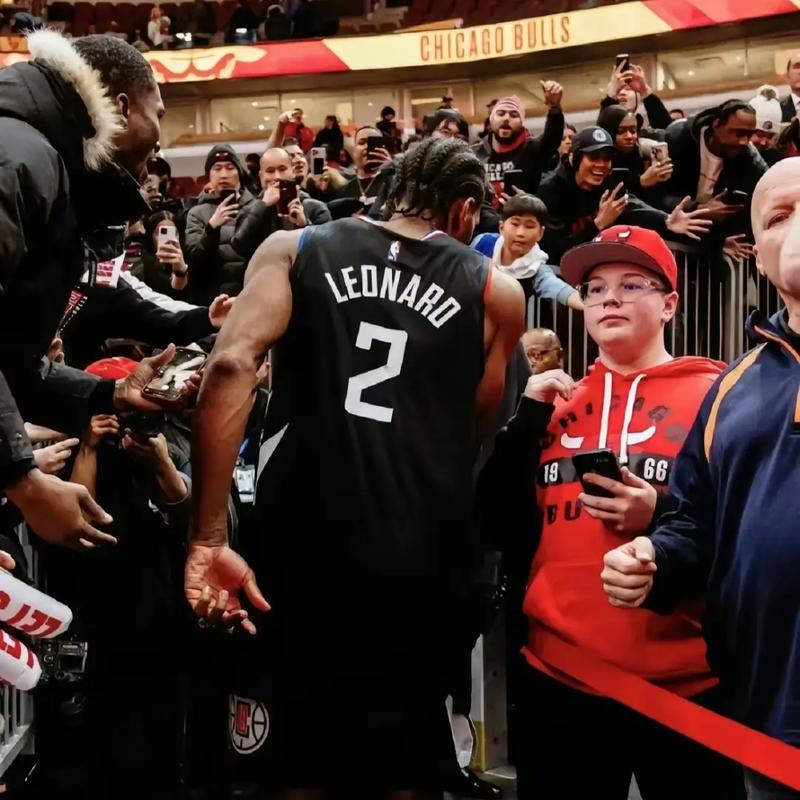 NBA常规赛战报：湖人客场险胜太阳,（NBA常规赛速报：湖人客场险胜太阳）