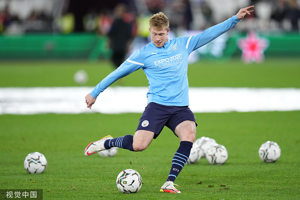 葡萄牙中场米德当选U17世界杯MVP，哈维为他颁奖（葡萄牙中场米德荣膺U17世界杯MVP，哈维亲自颁奖）