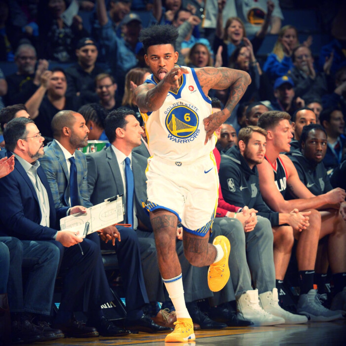 来看中国女足的比赛遇到了前男足主教练扬科维奇（在中国女足赛场偶遇前男足主教练扬科维奇）