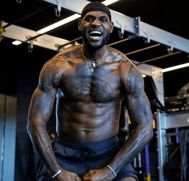 皇马曼联拜仁等豪门争夺里尔18岁中场布阿迪，转会费6000万欧（皇马、曼联、拜仁等欧洲豪门竞逐里尔18岁中场新星布阿迪，标价6000万欧元）