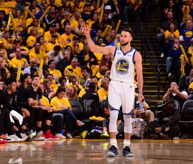 遇求不满：董方卓爆英超派对一夜千女，王楚淇支持C罗言论。（董方卓曝英超派对“一夜千女”，王楚淇支持C罗观点）