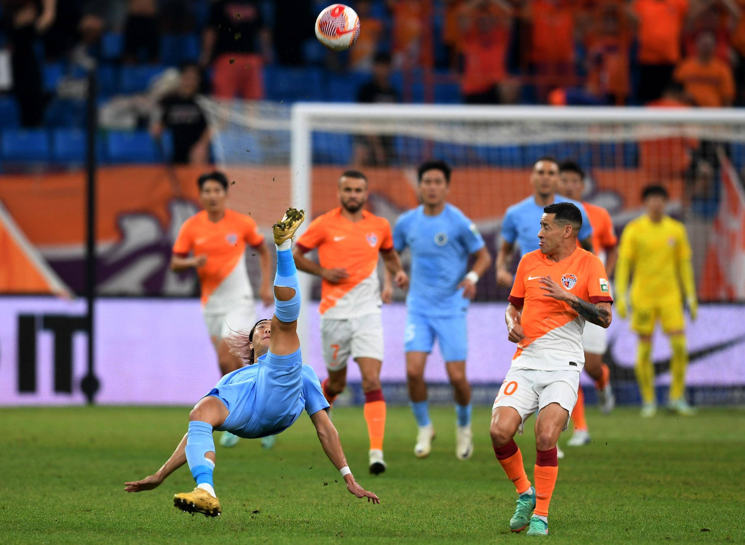 着对足球的 着对足球的